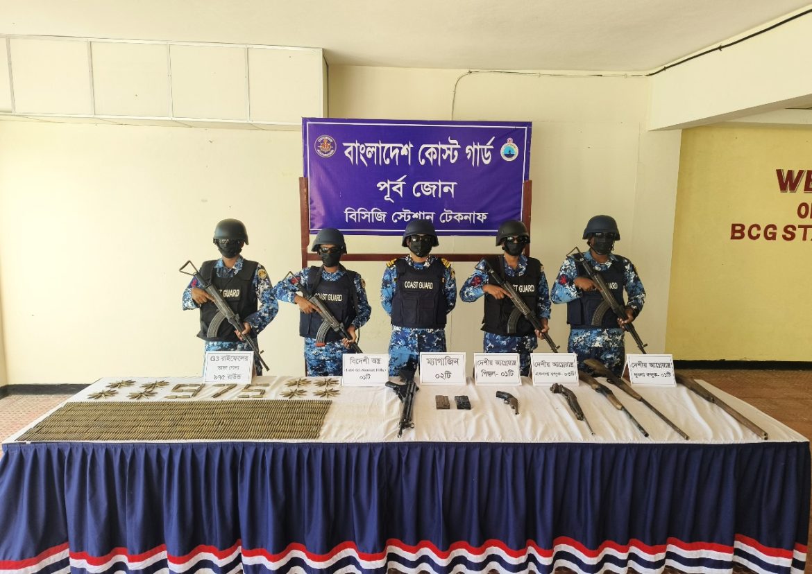 টেকনাফে যৌথ অভিযানে বিদেশি জি-৩ রাইফেল ও গুলি উদ্ধার
